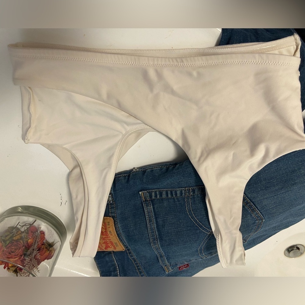 Fabletics XTRA SMALL off white bra cross women’s yoga $30